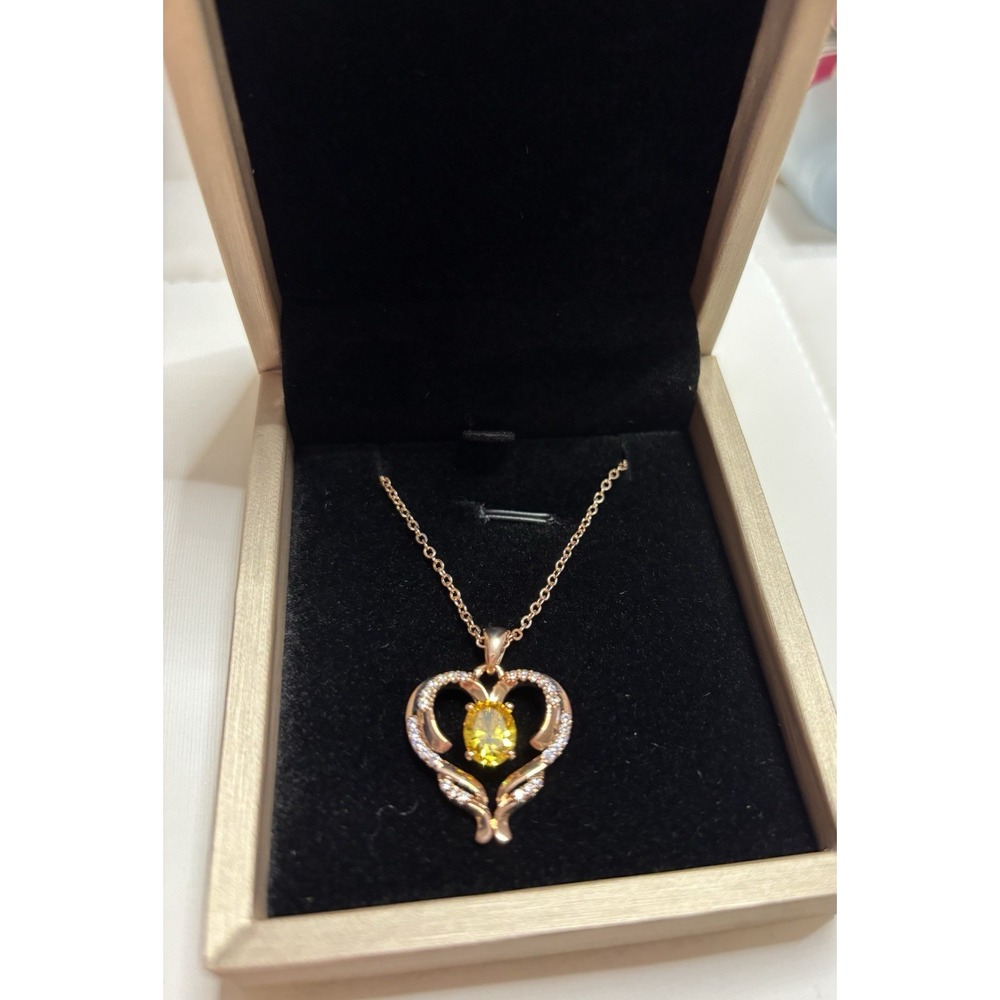 Elegant Gold Heart Necklace with Yellow Gemstone  new in gift box 🎁